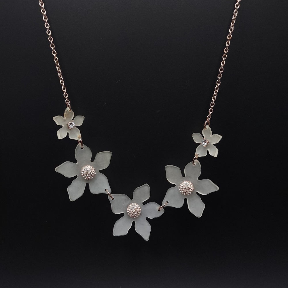 White Lucite Flower‎ Necklace Gold Tone Rhinestone 18-21in